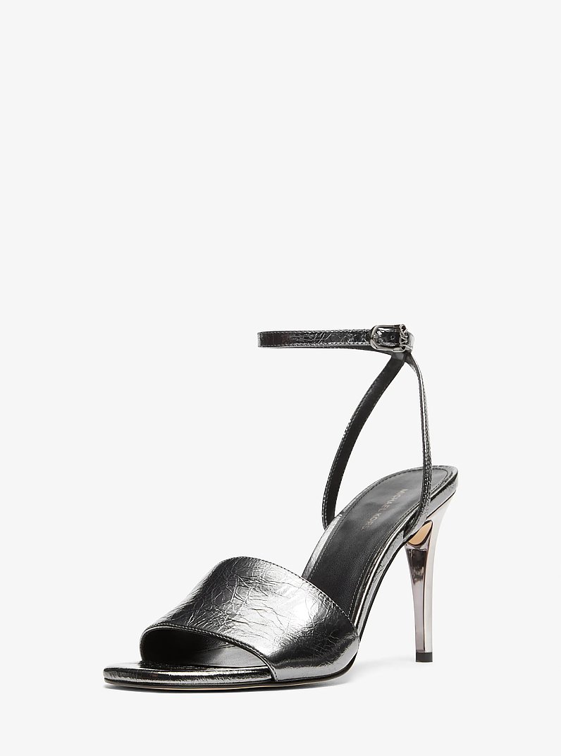 Sandale Elyse en cuir m&eacute;tallis&eacute; et craquel&eacute; in GRIS ACIER | Michael Kors