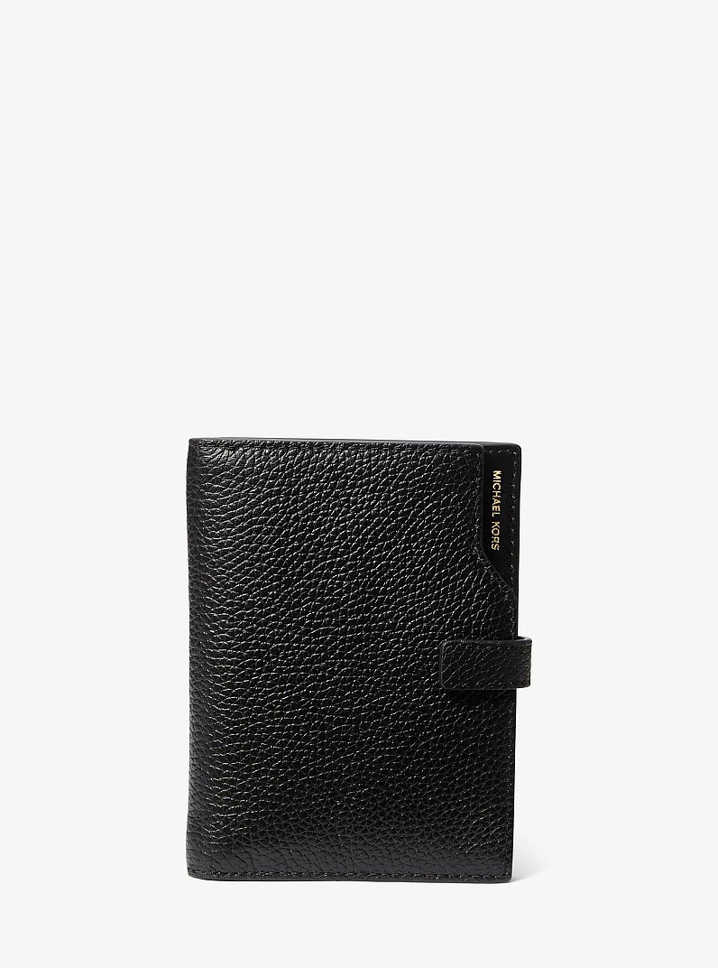 Billetera para pasaporte Jet Set de piel granulada in NEGRO | Michael Kors