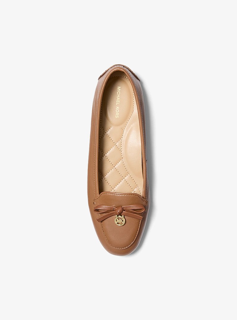 Mocas&iacute;n Wendy de piel in LUGGAGE | Michael Kors