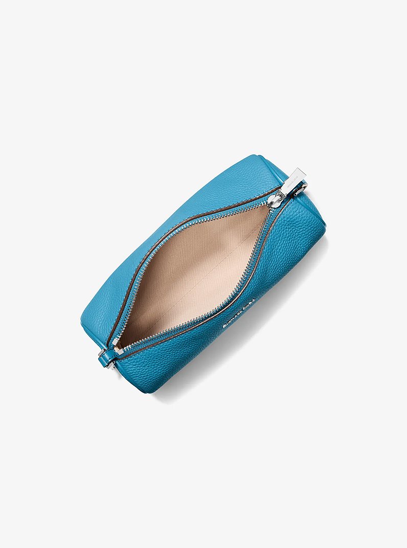Petite pochette cylindrique Izzy en cuir grain&eacute; in BLEU MILOS | Michael Kors