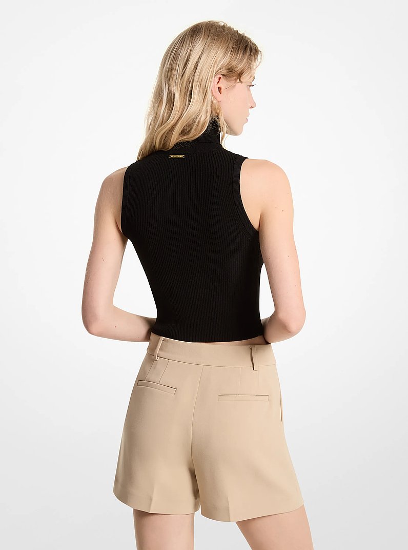 Short pliss&eacute; en cr&ecirc;pe in KAKI | Michael Kors