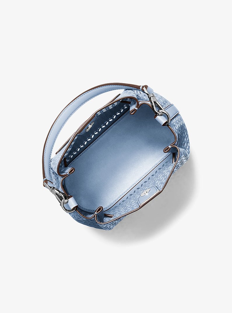 Petit sac &agrave; bandouli&egrave;re seau Carson &agrave; d&eacute;coupe laser florale in OC&Eacute;AN P&Acirc;LE | Michael Kors