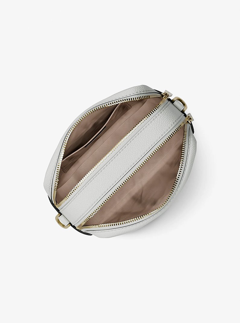Bandolera para c&aacute;mara Bryant mediana de piel granulada in BEIGE P&Aacute;LIDO | Michael Kors