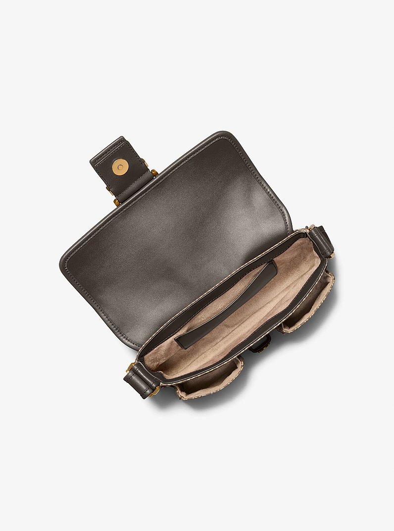 Mala de ombro com log&oacute;tipo MK2000 em jacquard Colby m&eacute;dia in NATURAL | Michael Kors