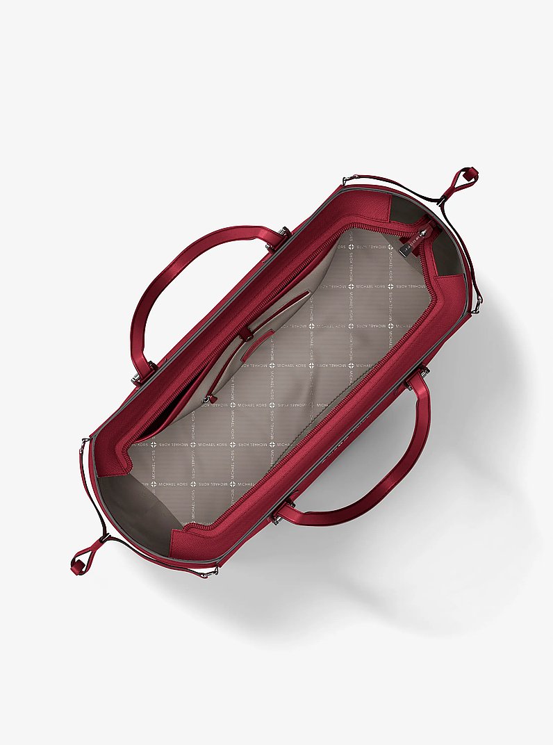 Grand sac fourre-tout Voyager en cuir Saffiano in BORDEAUX | Michael Kors