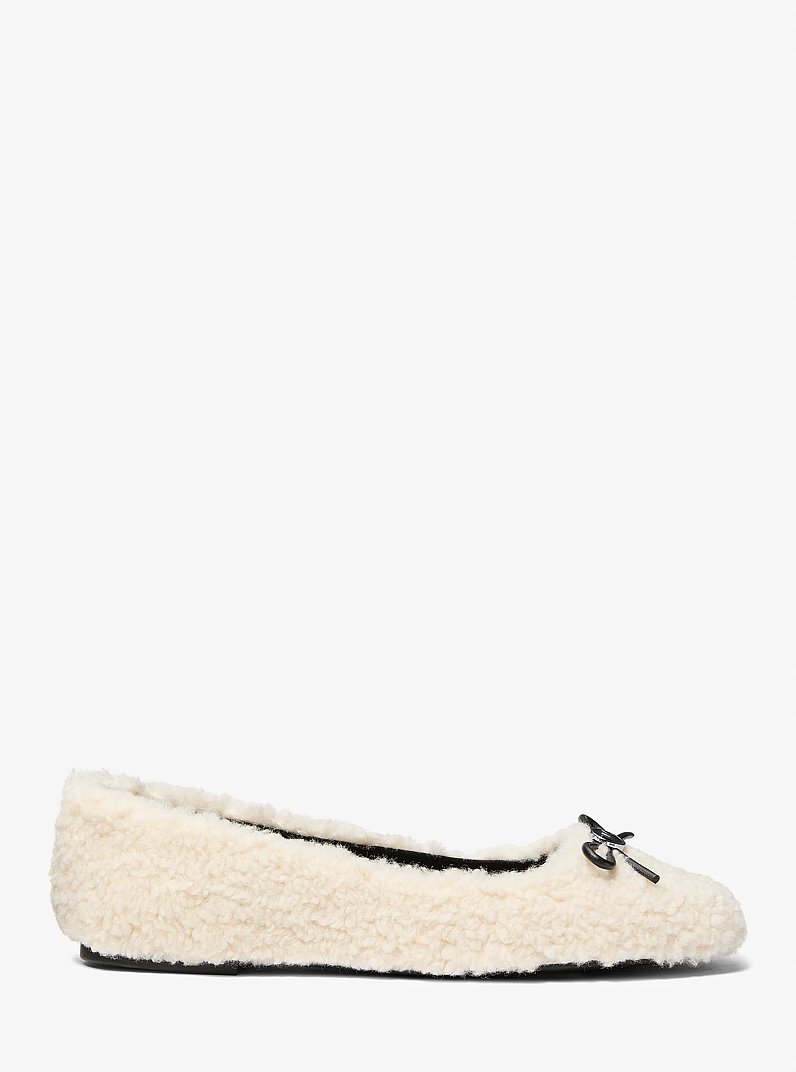 Chausson de ballet Savannah en fausse toison d&rsquo;agneau in NATUREL | Michael Kors