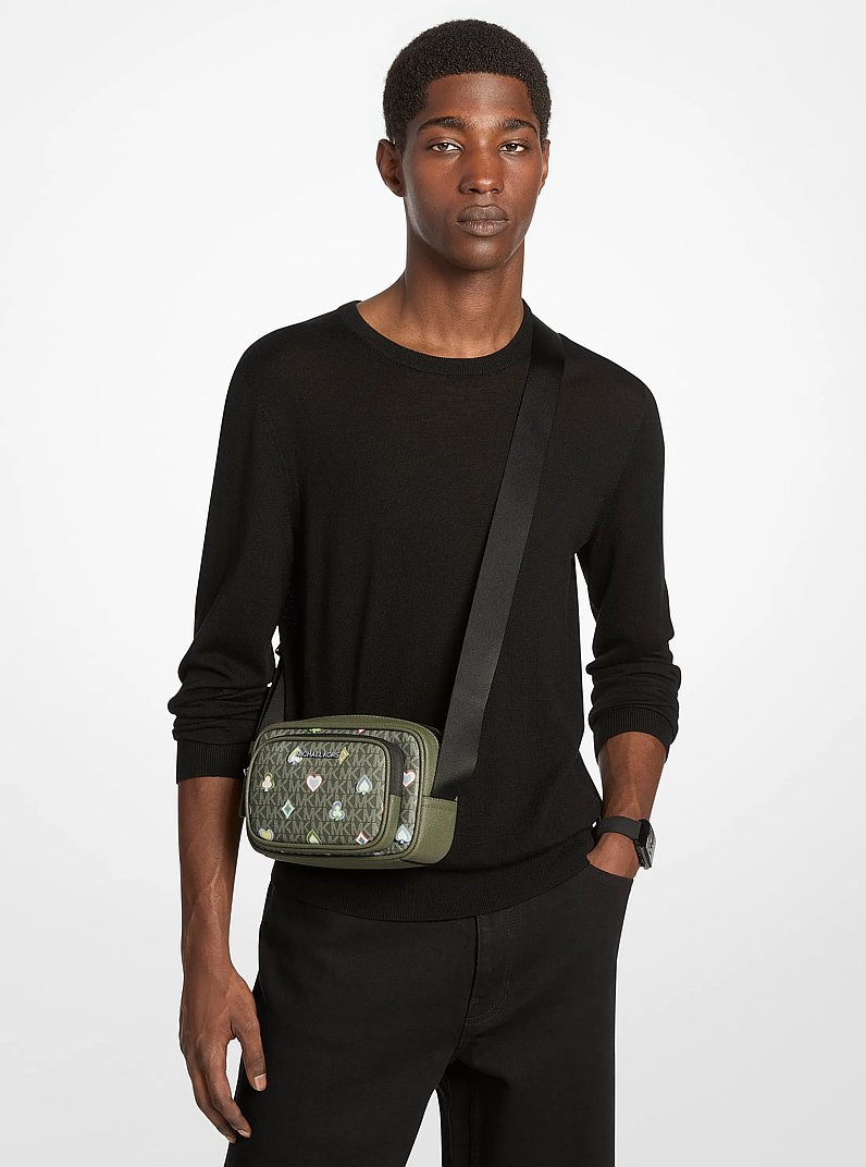 Sac &agrave; bandouli&egrave;re pour appareil photo Cooper &agrave; imprim&eacute; &agrave; logo Signature avec pochette in VERT OLIVE | Michael Kors