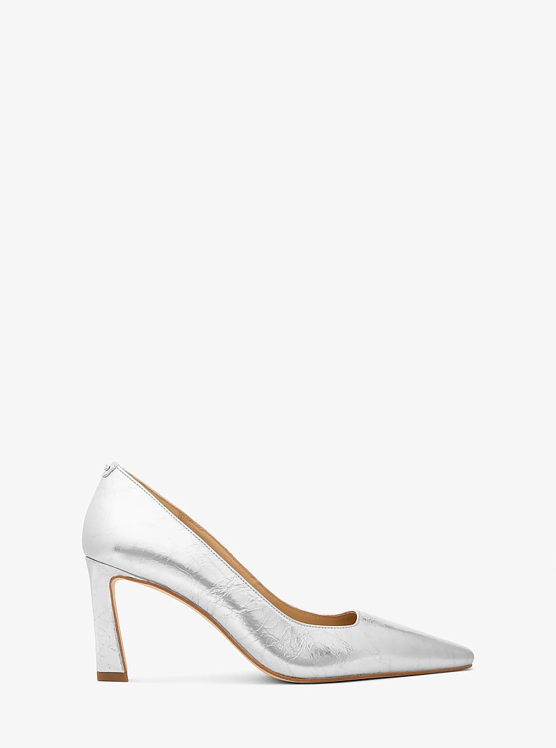 Zapato de sal&oacute;n Darrah de piel craquelada metalizada in PLATEADO | Michael Kors