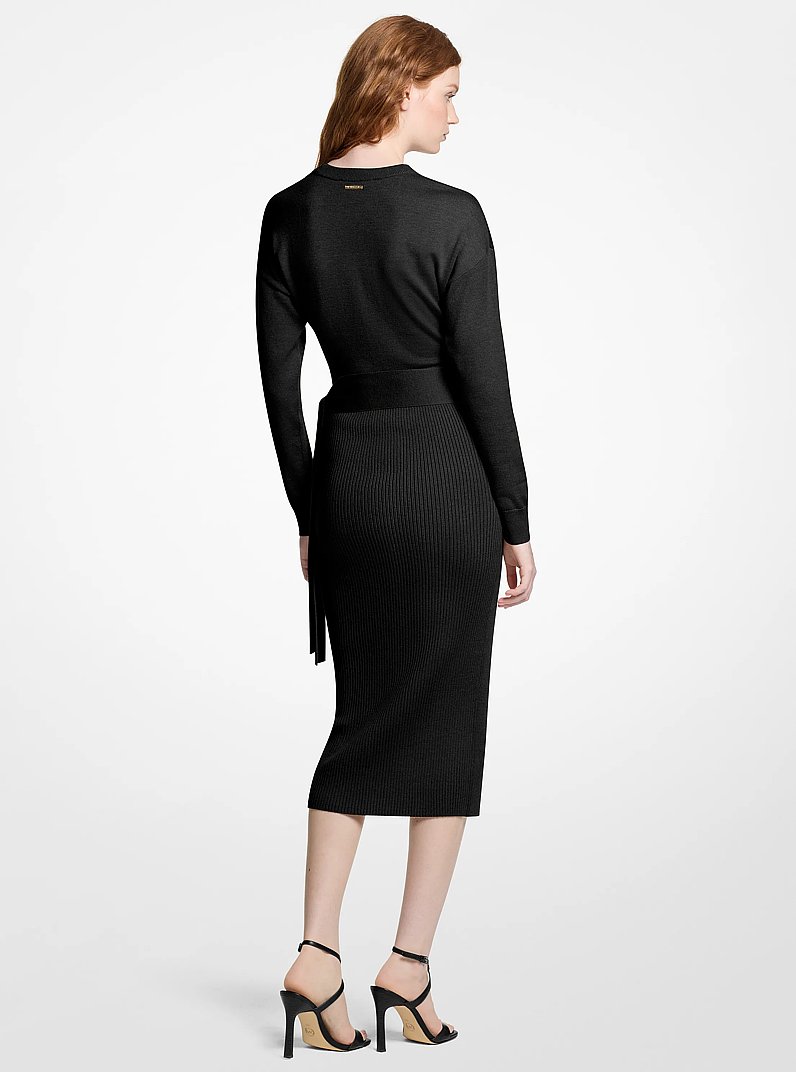 Robe mi-longue portefeuille en tricot in NOIR | Michael Kors