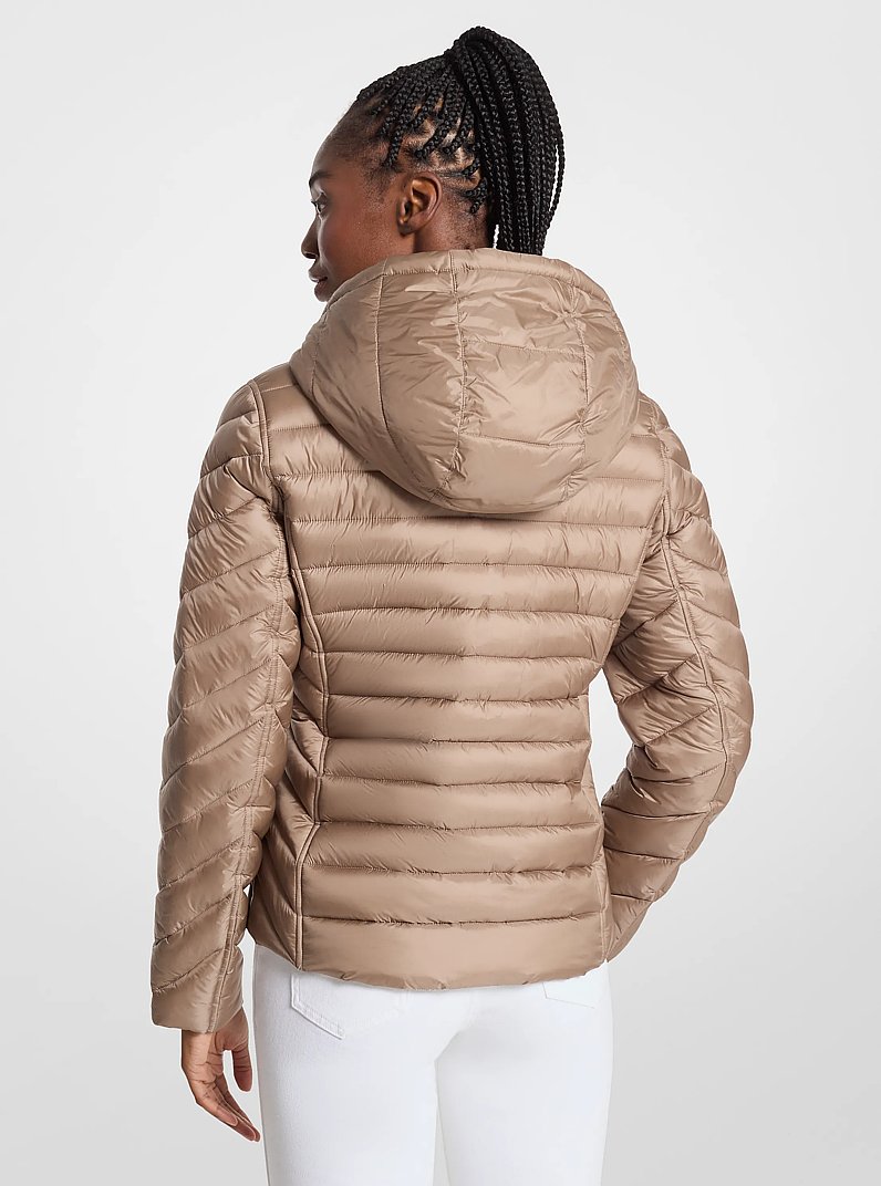 Chaqueta chevron de nailon acolchada y reversible con logotipo estampado in LOGOTIPO MARR&Oacute;N TOPO/HUESO | Michael Kors