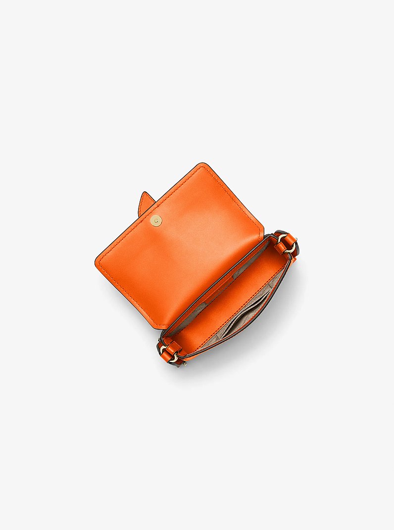 Bandolera ri&ntilde;onera Greenwich extrapeque&ntilde;a de piel safiano in NARANJA INTENSO | Michael Kors