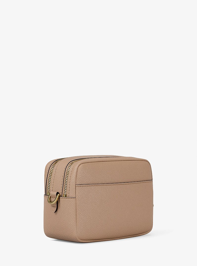 Bandolera para c&aacute;mara Bryant mediana de piel granulada in CAQUI | Michael Kors