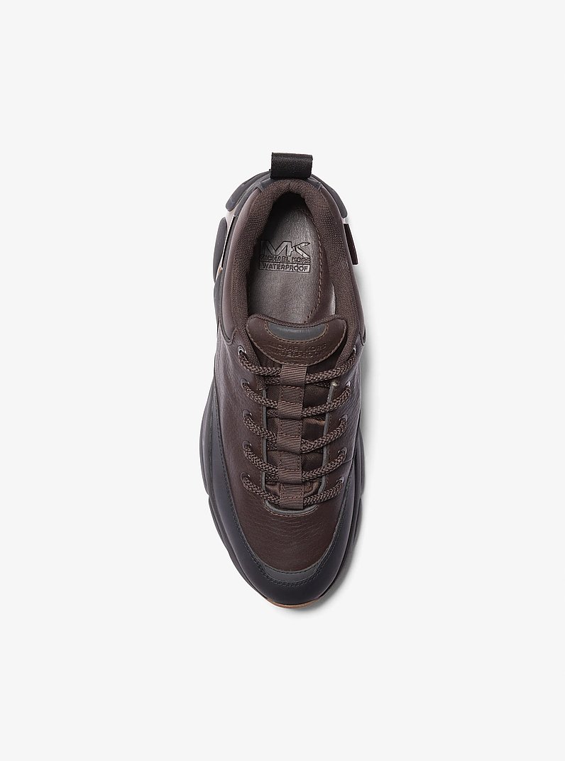 Basket Logan en cuir imperm&eacute;able in CHOCOLAT | Michael Kors