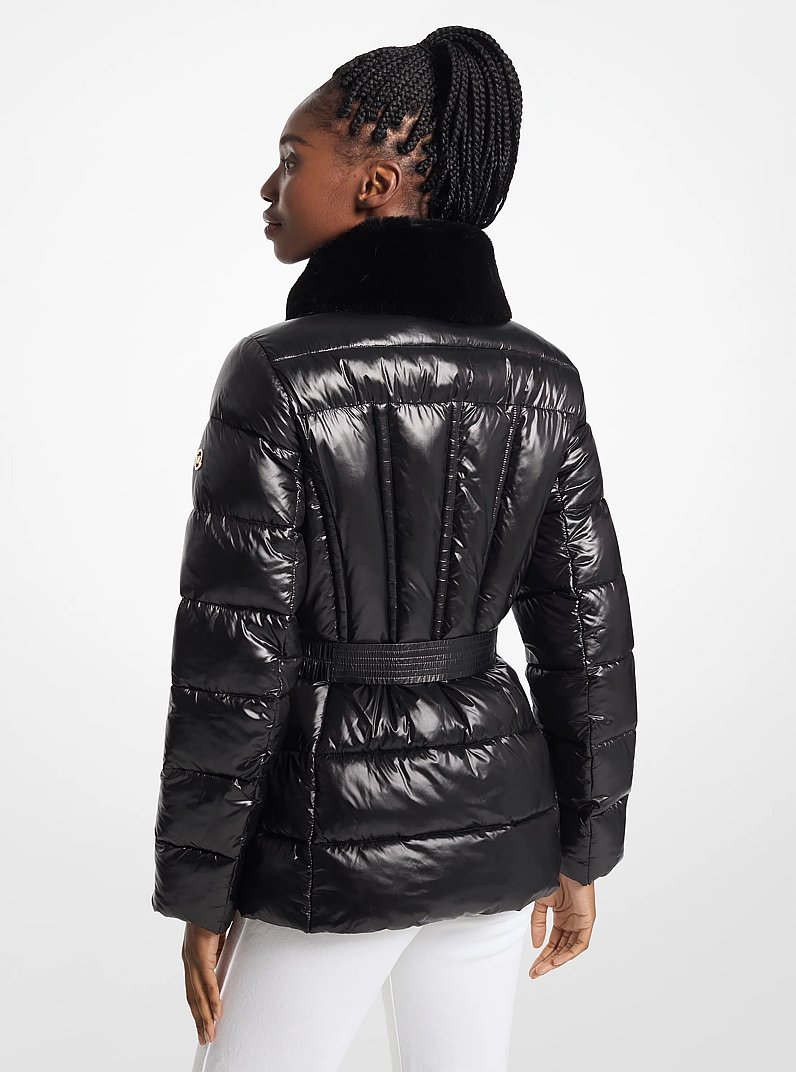 Doudoune repliable matelass&eacute;e en nylon avec bordure en fausse fourrure in NOIR | Michael Kors
