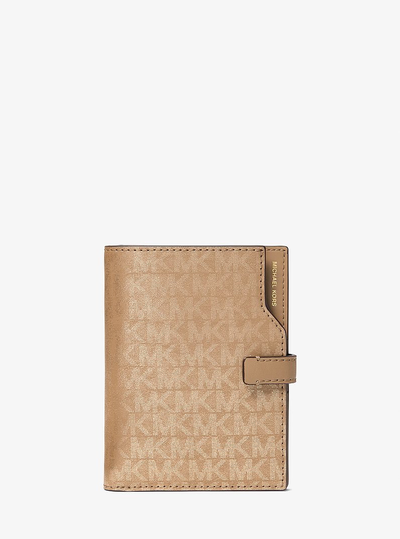 Portafoglio porta passaporto Jet Set con stampa logo metallizzata in CRETA | Michael Kors