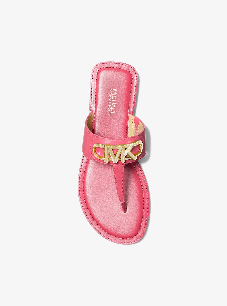 Sandalia Parker de piel con tira en forma de T in GERANIO | Michael Kors