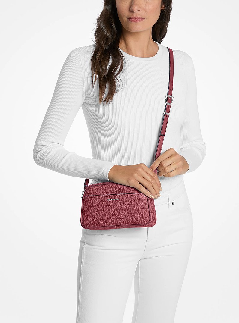Bandolera para c&aacute;mara Jet Set peque&ntilde;a con logotipo in GUINDA | Michael Kors