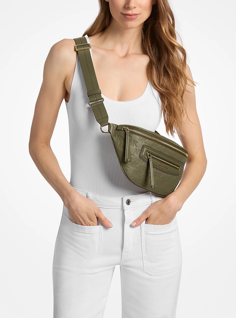 Sac &agrave; une bretelle Jet Set Travel de taille moyenne en cuir gaufr&eacute; &agrave; logo