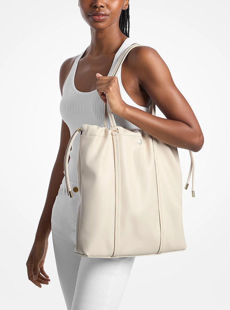 Grand sac fourre-tout Matilda cintr&eacute; in CR&Egrave;ME L&Eacute;GER | Michael Kors