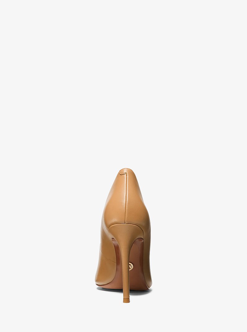 D&eacute;collet&eacute; Keke in pelle