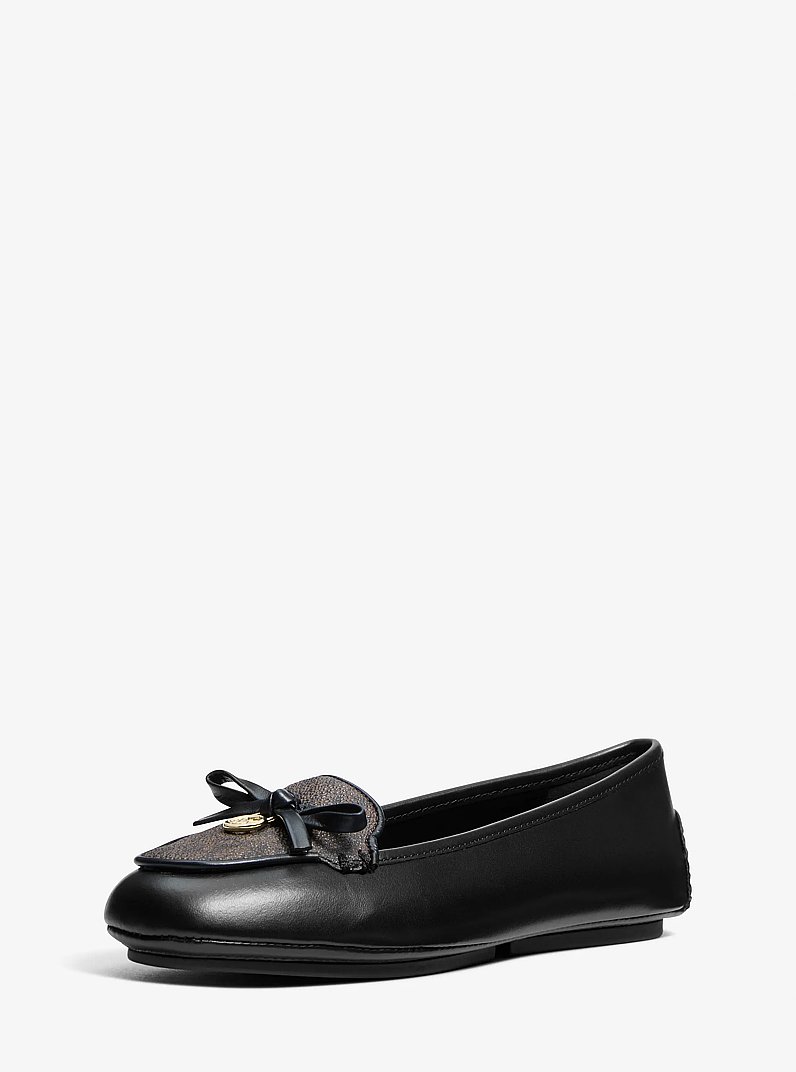 Mocassin Wendy en cuir &agrave; logo Signature in NOIR | Michael Kors