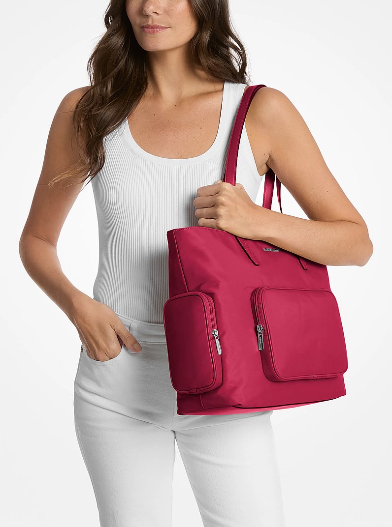 Bolso tote Khai grande de nailon in FRAMBUESA OSCURO | Michael Kors
