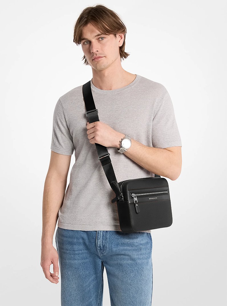 Jet Set Pebbled Leather Crossbody Bag in NEGRO | Michael Kors