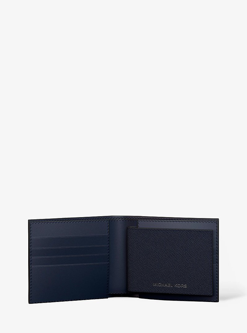Billetera Cooper de piel saffiano con solapa para documento de identificaci&oacute;n in AZUL MARINO | Michael Kors