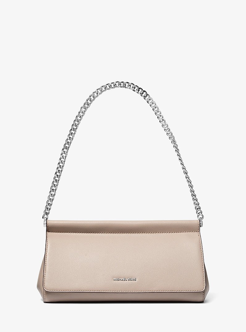 Pochette Carmine mediano de piel in ARENA CLARO | Michael Kors