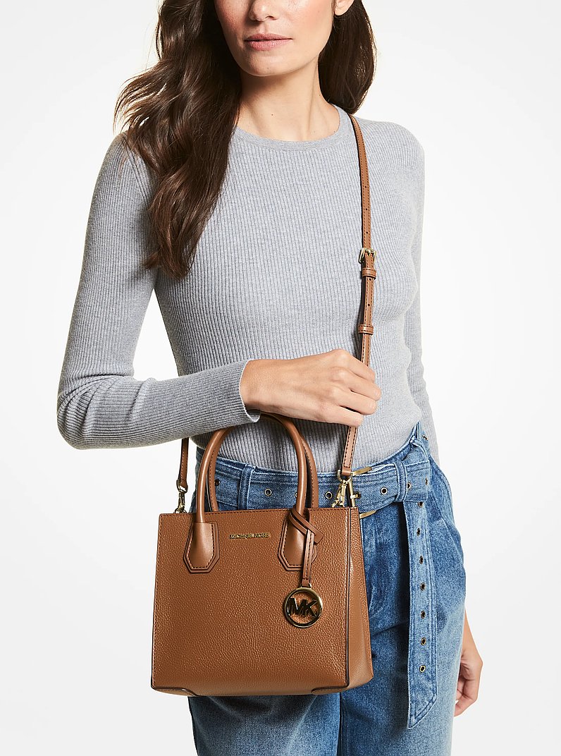Bolsa cruzada Mercer mediana de piel granulada in LUGGAGE | Michael Kors