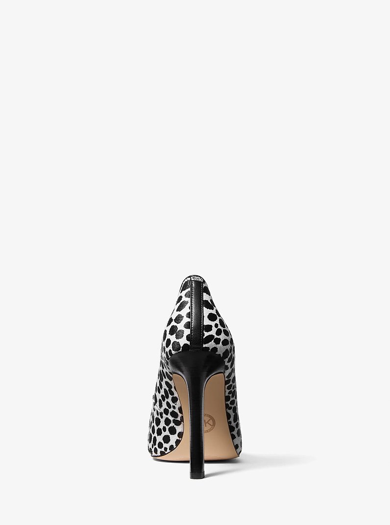Escarpin Amara en poils de veau &agrave; imprim&eacute; gu&eacute;pard in COMBINAISON NOIRE | Michael Kors