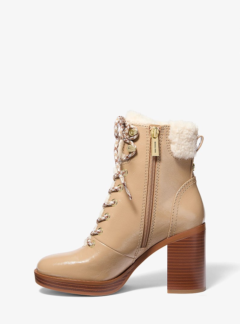 Bota Lacy de imitaci&oacute;n de piel de oveja con tac&oacute;n de bloque in CAMEL | Michael Kors