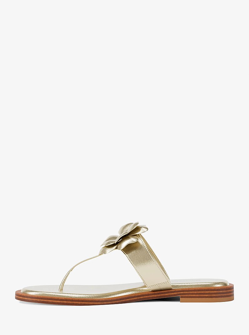 Sandale tong Callie m&eacute;tallis&eacute;e &agrave; ornements in OR P&Acirc;LE | Michael Kors