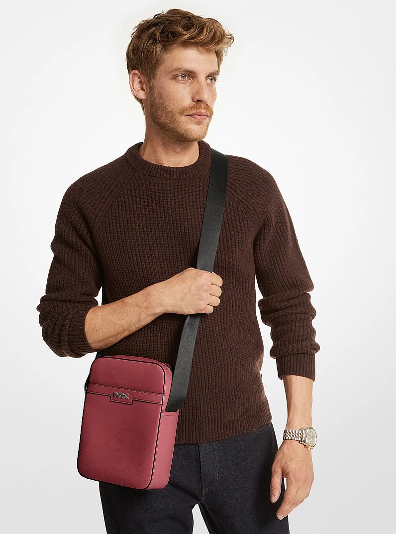 Sac d'avion Cooper in CERISE FONC&Eacute; | Michael Kors
