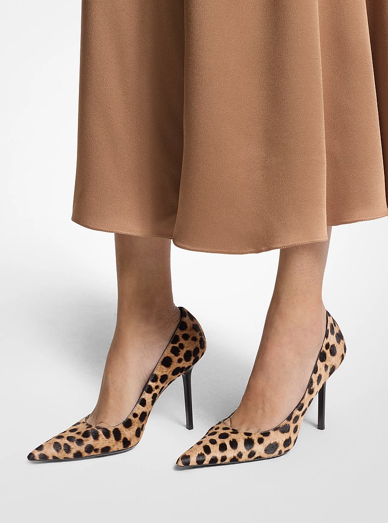 Zapato de sal&oacute;n Winona de pelo de becerro con estampado de guepardo in CAPPUCCINO | Michael Kors