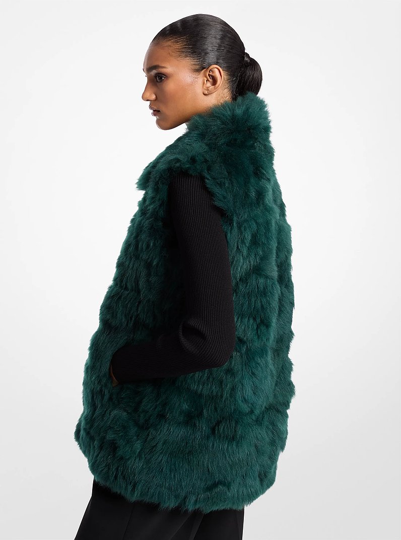 Gilet en toison d&rsquo;agneau in &Eacute;MERAUDE FONC&Eacute; | Michael Kors