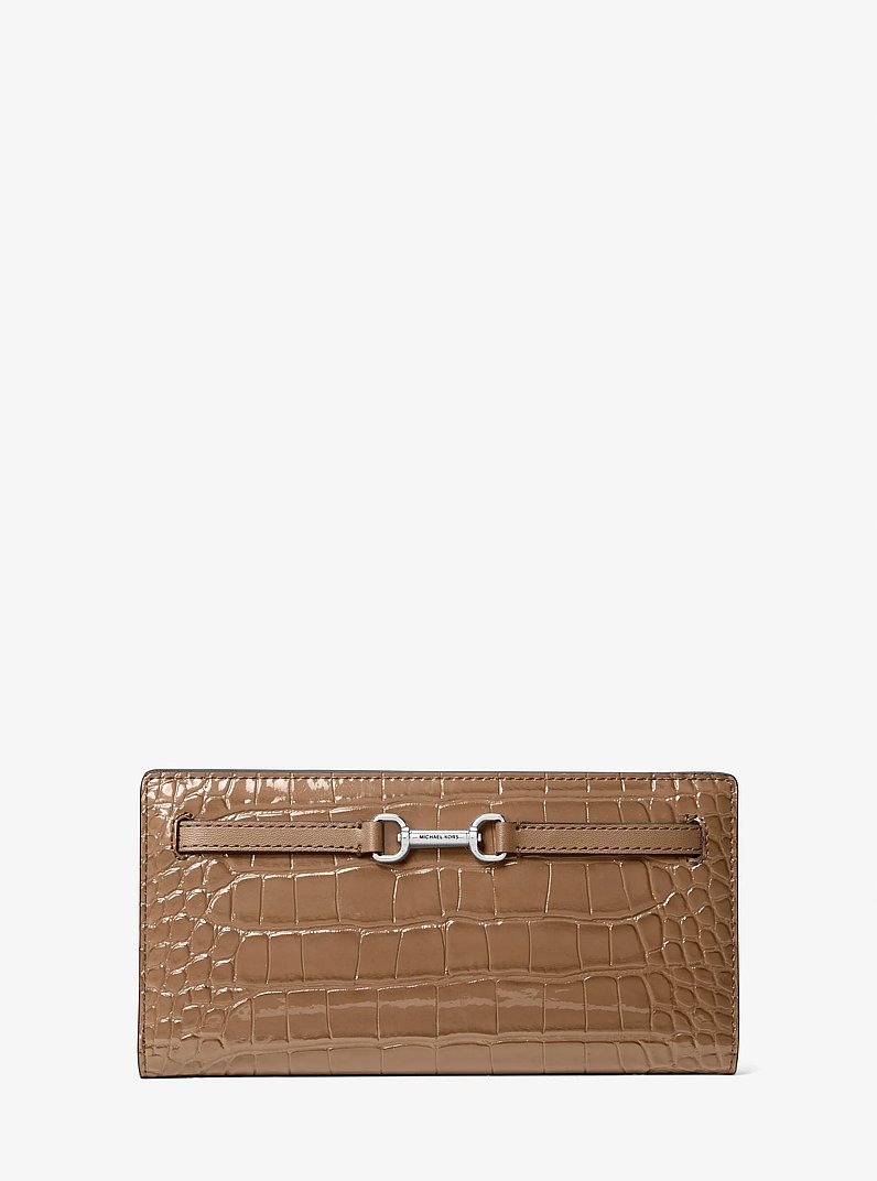 Billetera Carson grande de charol con relieve de cocodrilo in MADERA FLOTANTE | Michael Kors