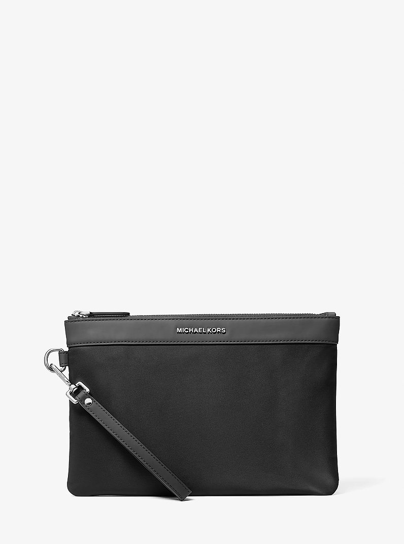 Pochette da viaggio Brooklyn in nylon in NERO | Michael Kors
