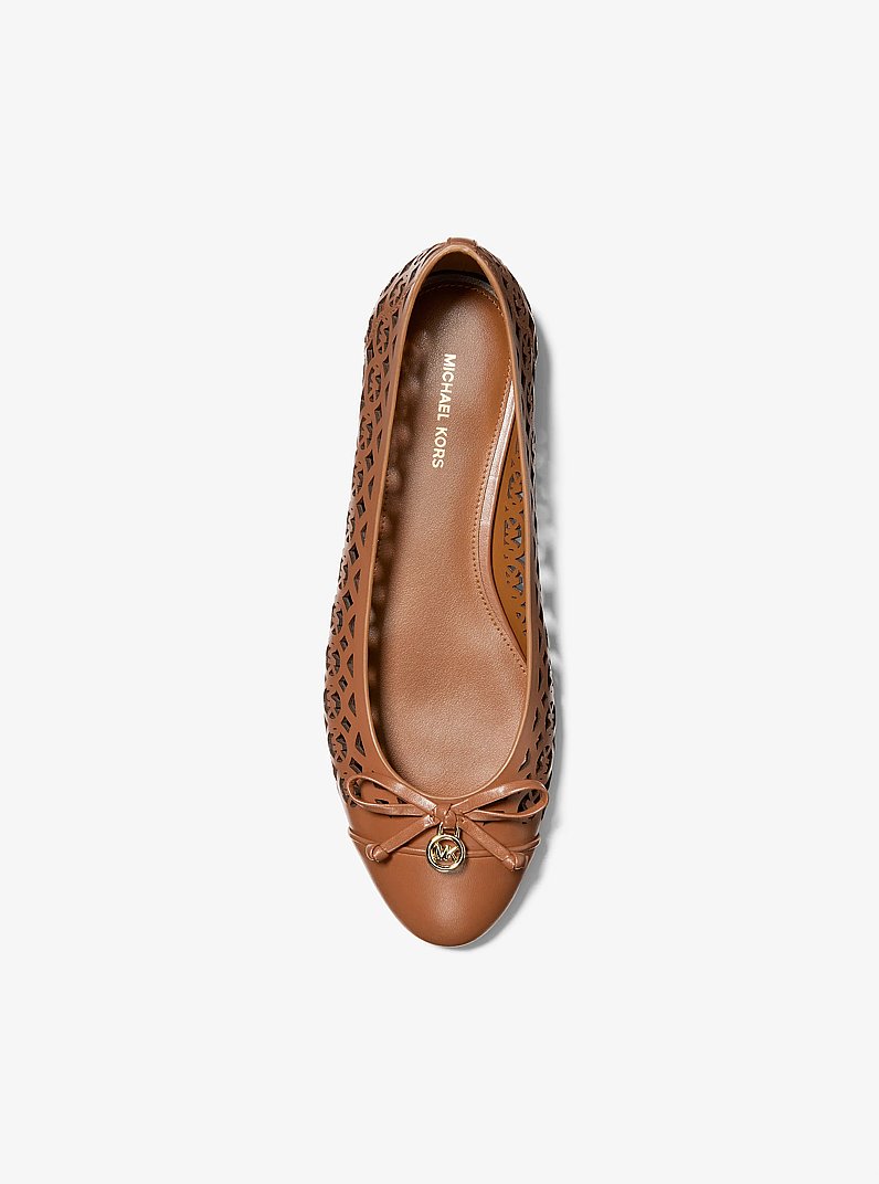 Ballerina Piper Flex aus Leder mit Logoperforationen in LUGGAGE | Michael Kors