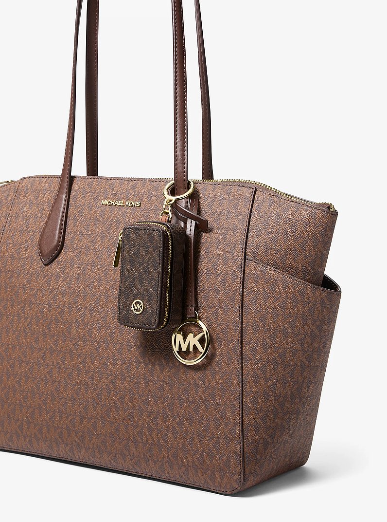 Colgante para bolso Jet Set Travel con logotipo exclusivo in MARR&Oacute;N | Michael Kors