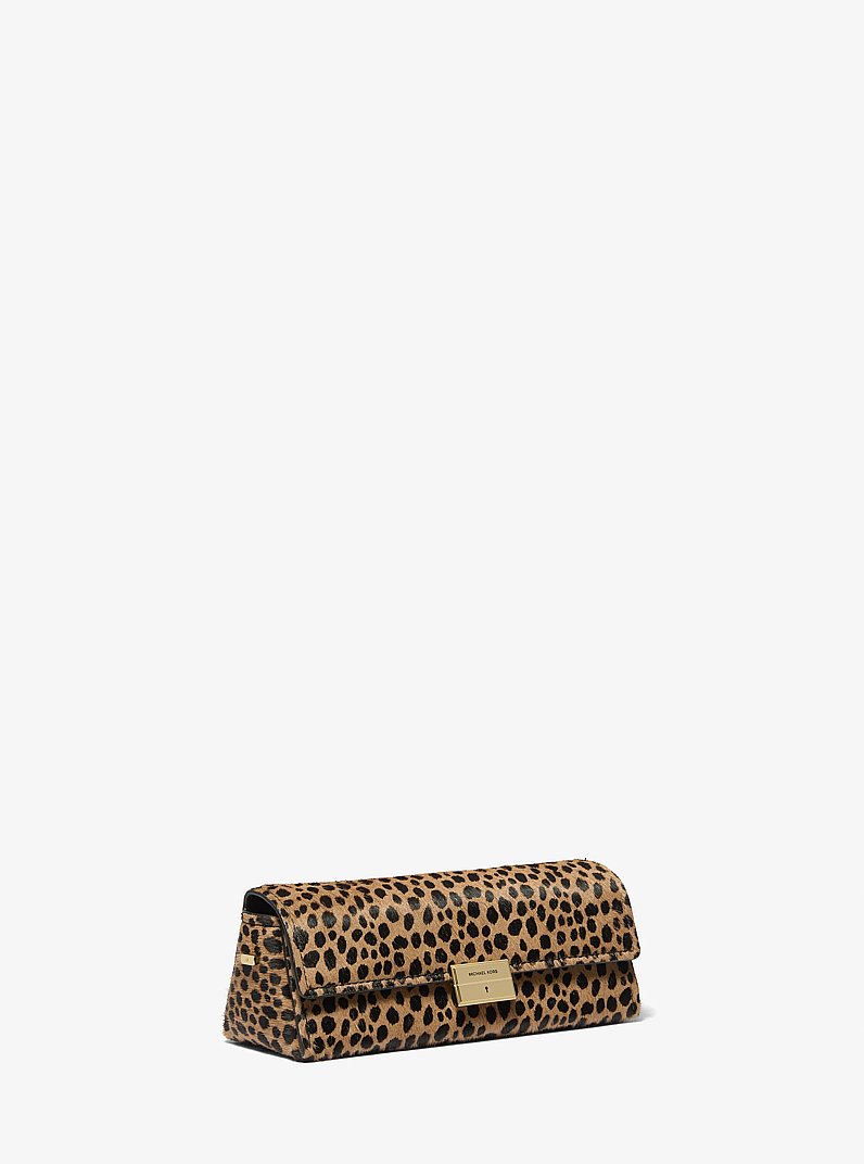 Pochette transformable Ludlow peque&ntilde;o de pelo de becerro con estampado de guepardo