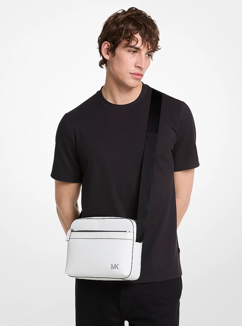 Bandolera utilitaria Cooper de piel saffiano in BLANCO BRILLANTE | Michael Kors
