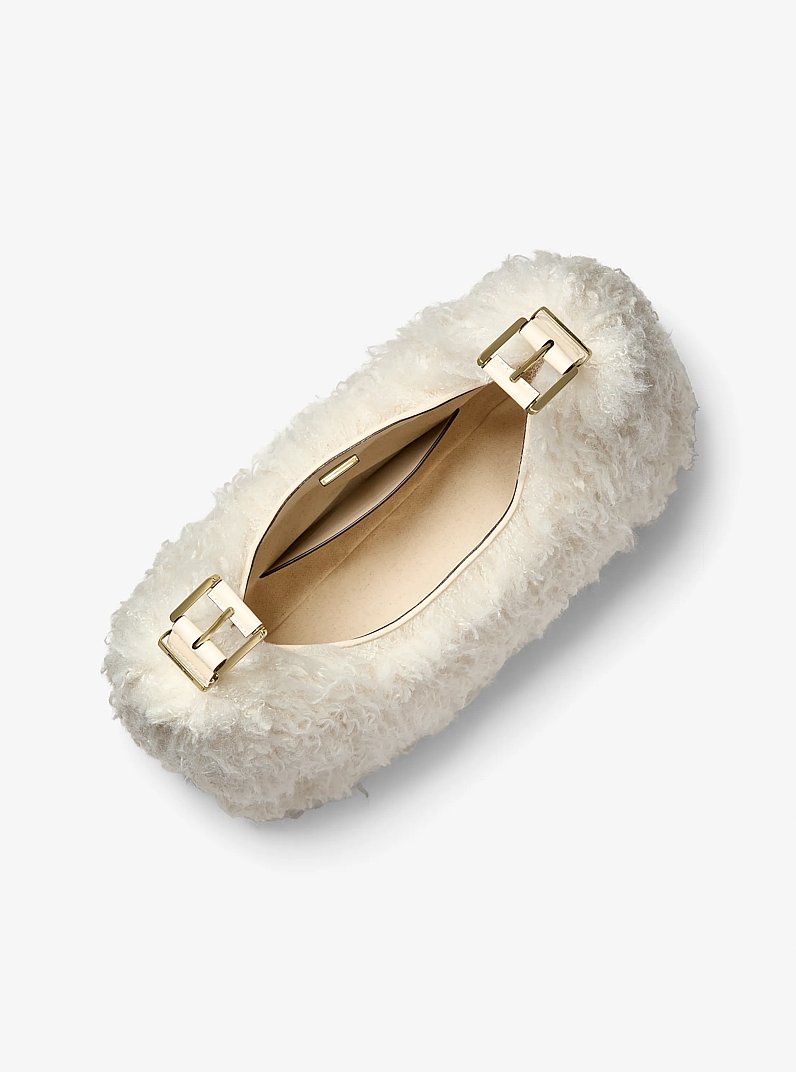 Bolso de hombro hobo Nolita grande de piel sint&eacute;tica tipo borrego in NATURAL | Michael Kors