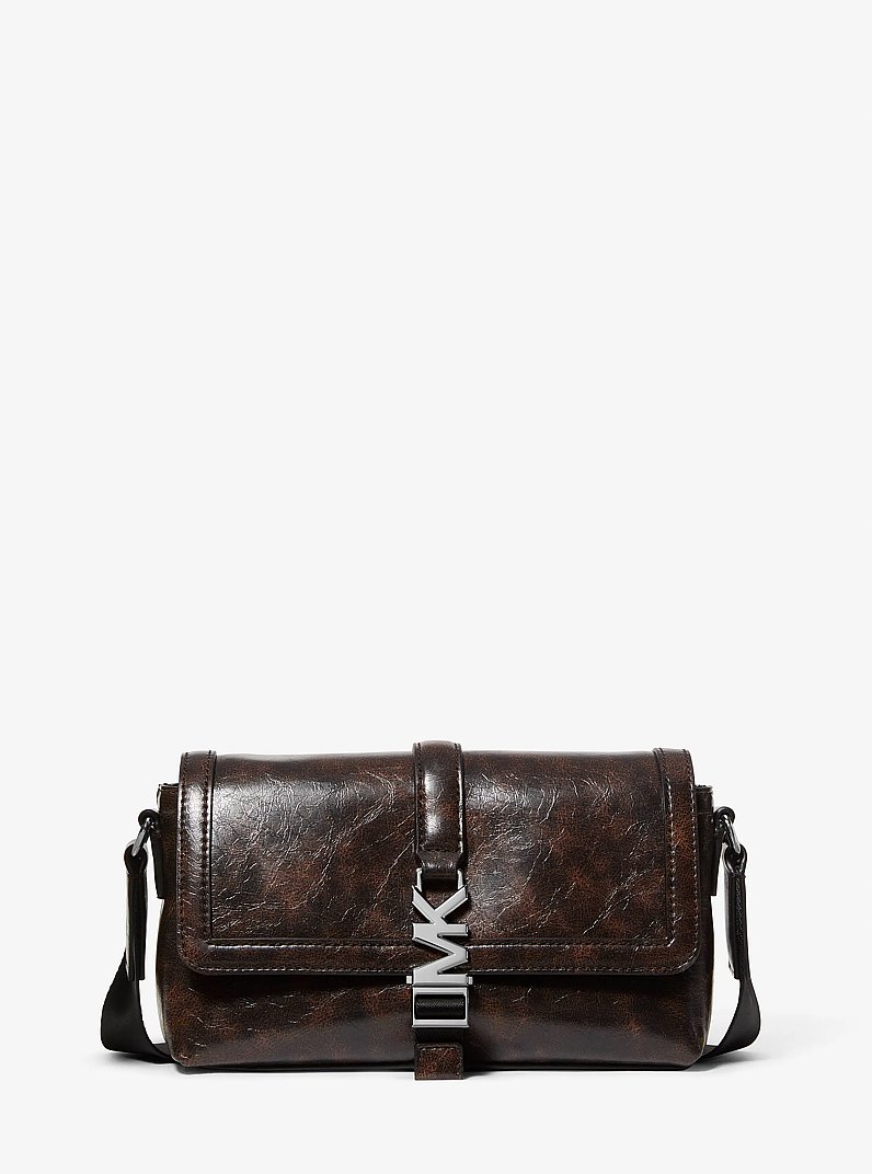 Bandolera peque&ntilde;a Cyrus con efecto desgastado in CHOCOLATE | Michael Kors
