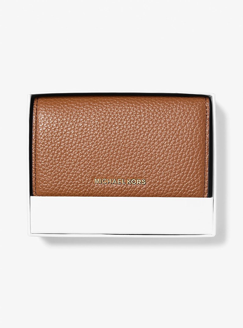 Billetera Bryant mediana de piel granulada in LUGGAGE | Michael Kors