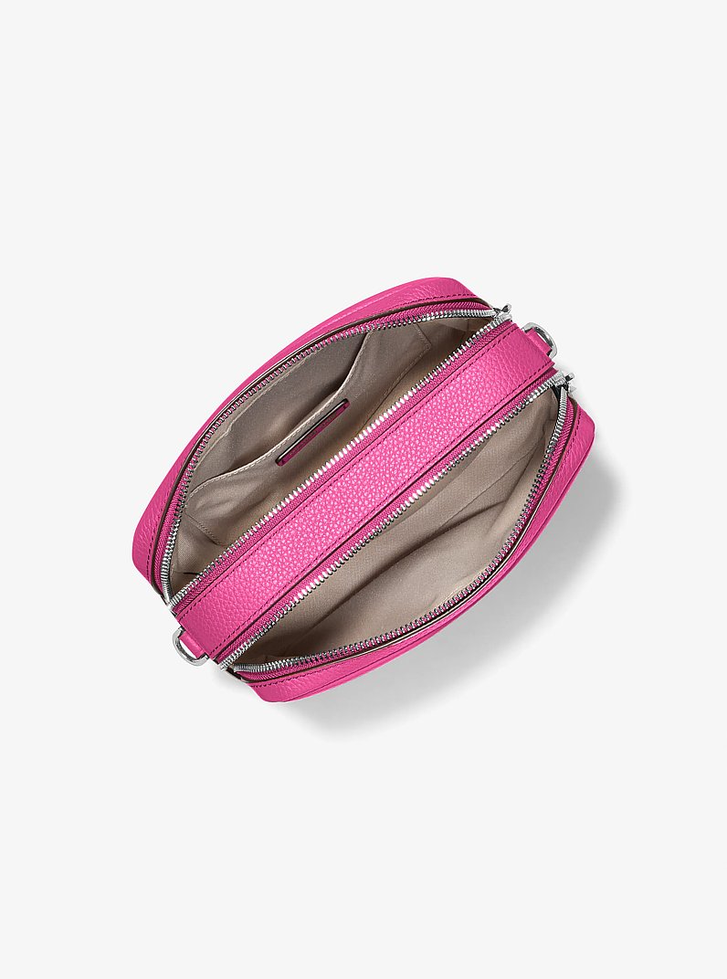 Sac &agrave; bandouli&egrave;re pour appareil photo Bryant de taille moyenne en cuir grain&eacute; in BAIES SAUVAGES | Michael Kors