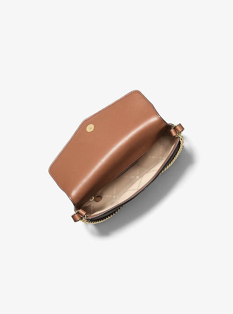 Bandolera Kacey extrapeque&ntilde;a con logotipo exclusivo y acabado liso in MARR&Oacute;N | Michael Kors