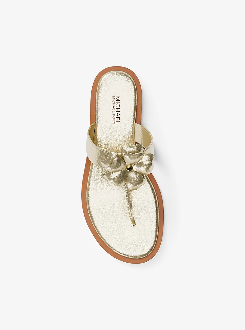 Sandale tong Callie m&eacute;tallis&eacute;e &agrave; ornements in OR P&Acirc;LE | Michael Kors