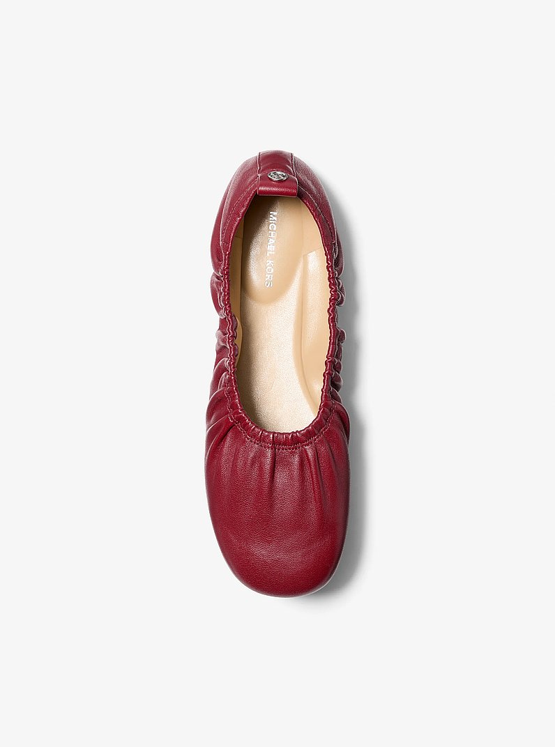 Bailarina Bri de piel con detalle fruncido in ROJO INTENSO | Michael Kors