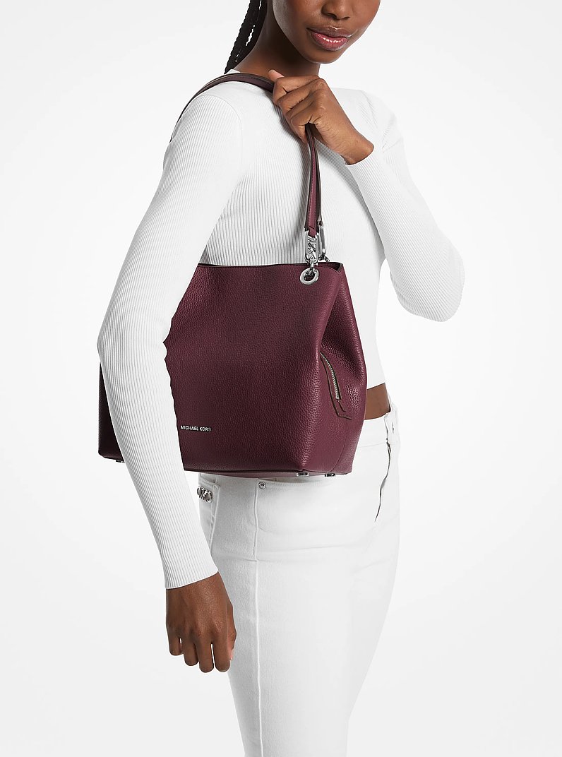 Borsa tote Kensington grande in pelle martellata in ROSSO SCURO | Michael Kors